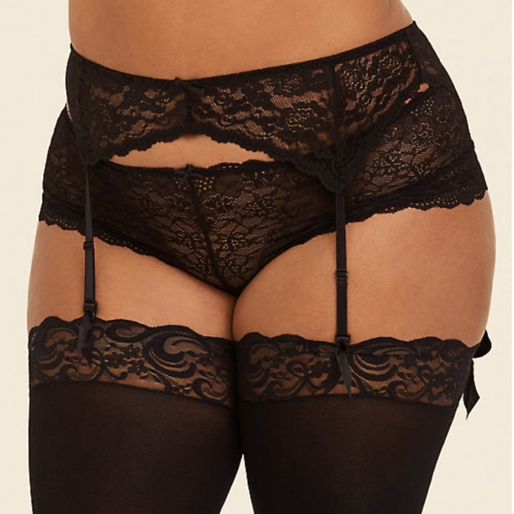 Torrid Lace Garter Belt 🖤